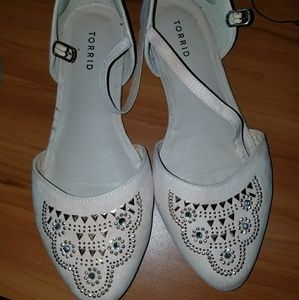 Torrid 11w blush pointed jewel flats